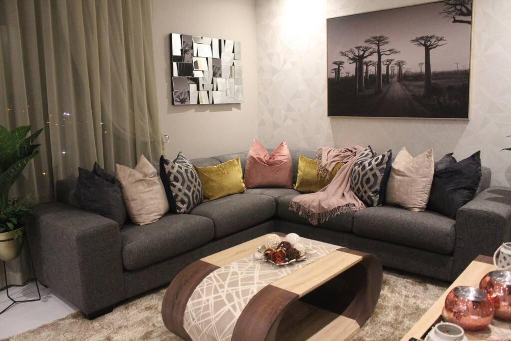 Menlyn Maine High Rise 1-Bedroom Luxury Apartment Претория Екстериор снимка